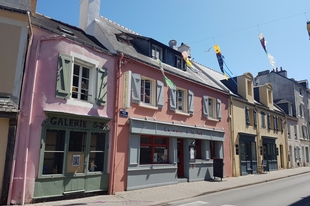 Large rue