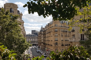 Large haussm